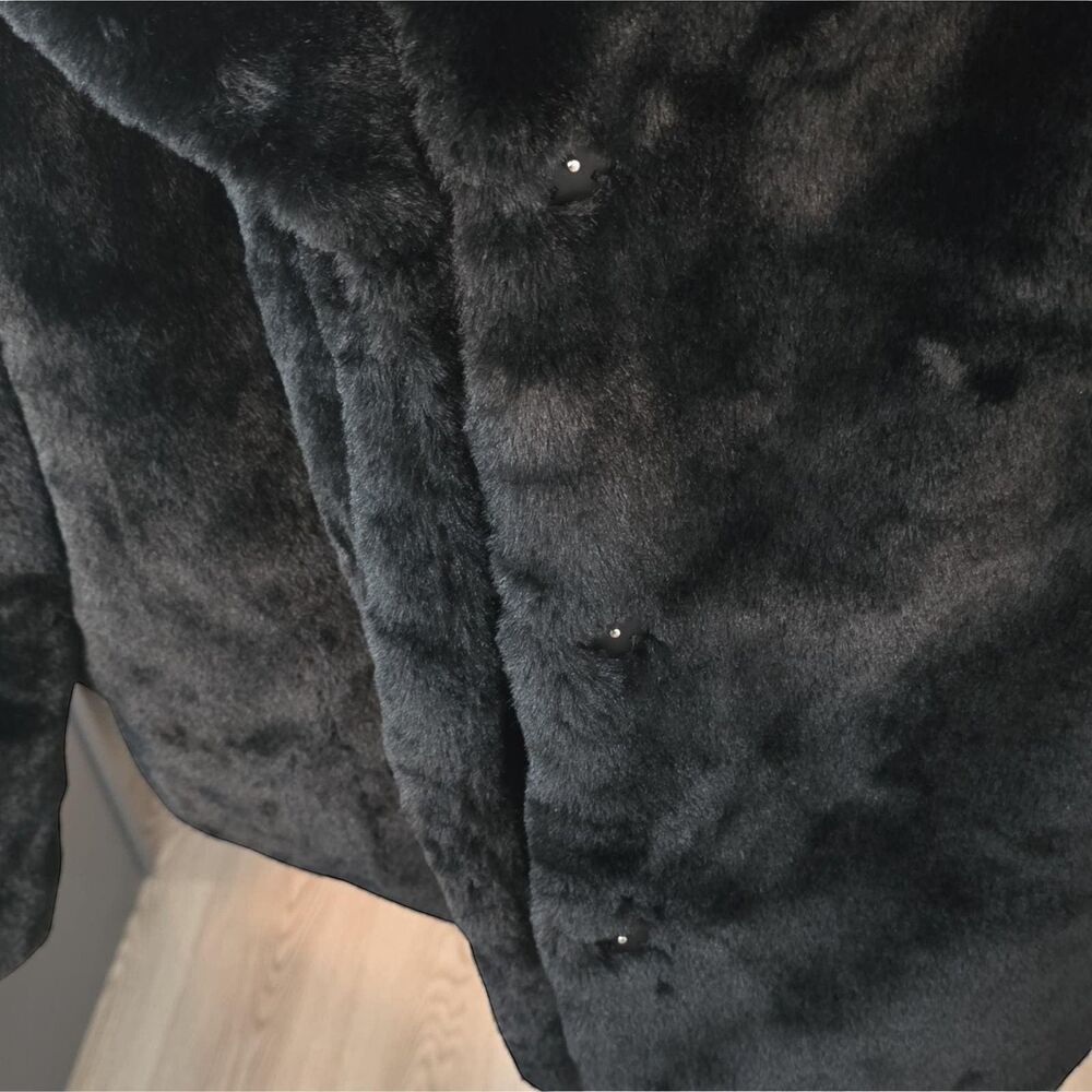Women's Plush Faux Fur Collared Jacket - Picture 4 of 10
